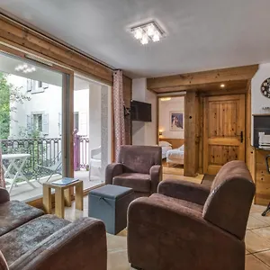 Vallet- Newly Renovated 2 Bedroom Nestled Just Off The Main Street , Chamonix France
